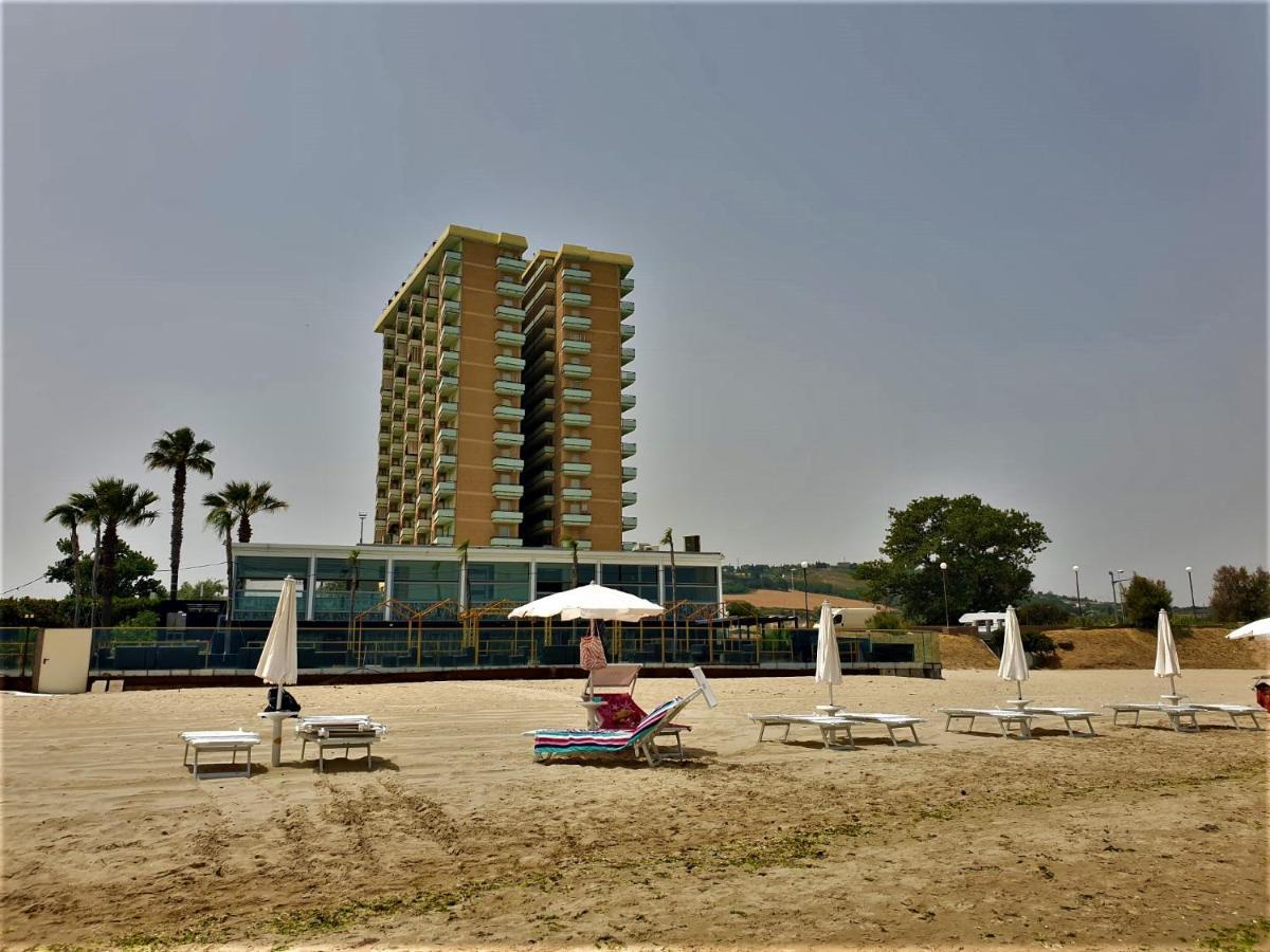 Interno 132 Apartment Porto San Giorgio Bagian luar foto